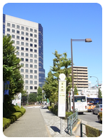 大崎ゲートシティ山手通り沿い「居木橋」バス停前